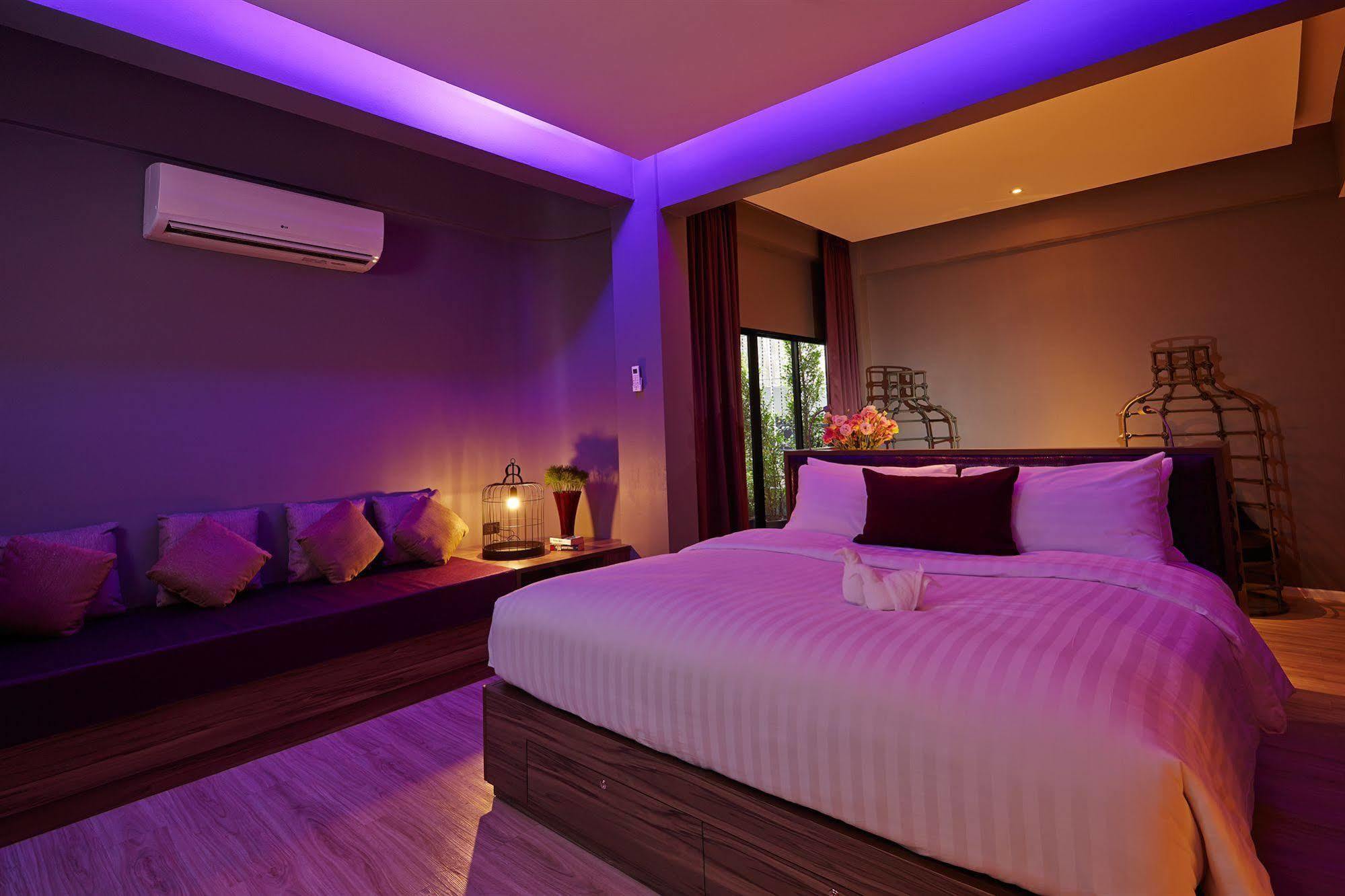 Hotel The Weekend Pattaya Esterno foto