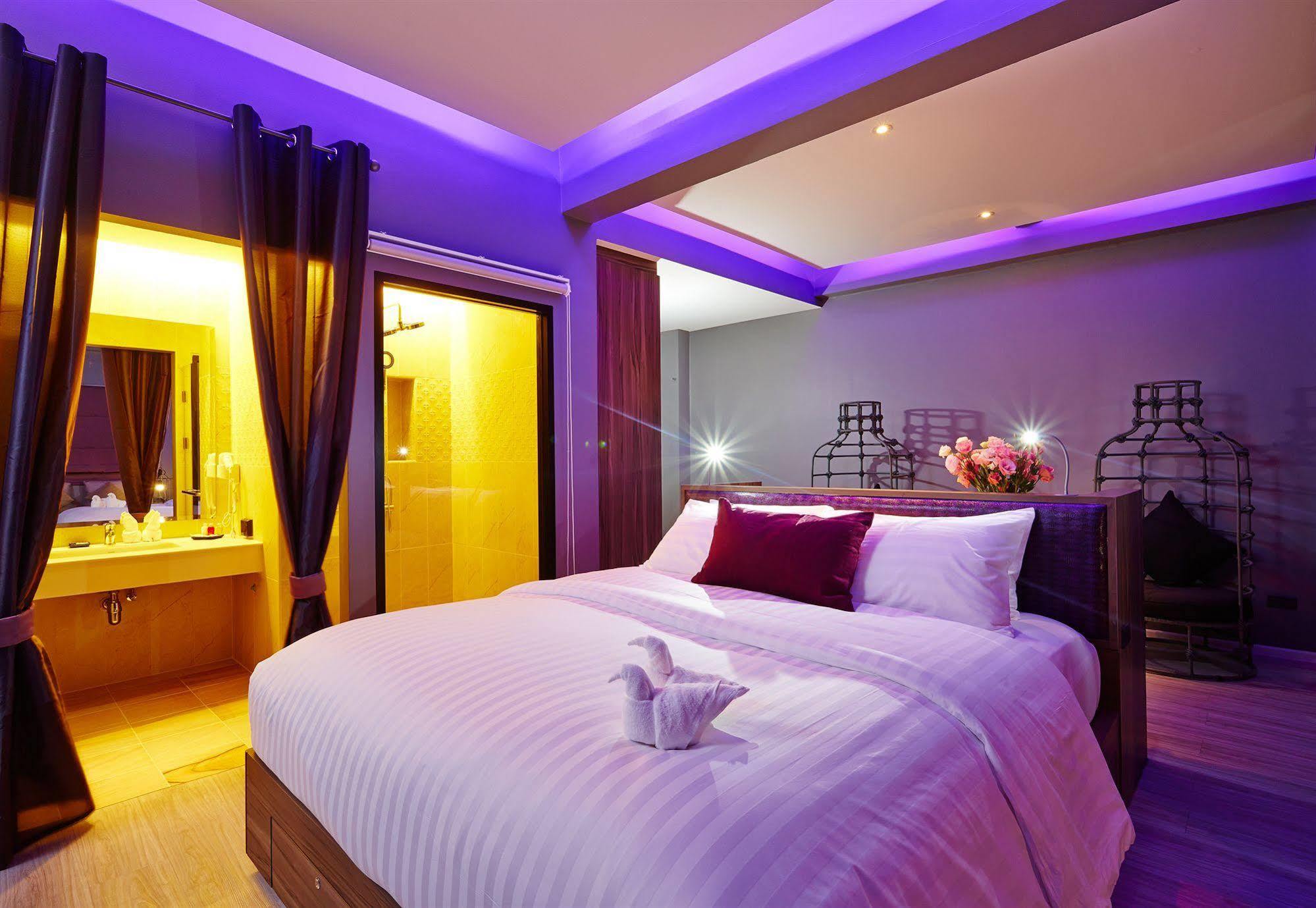 Hotel The Weekend Pattaya Esterno foto