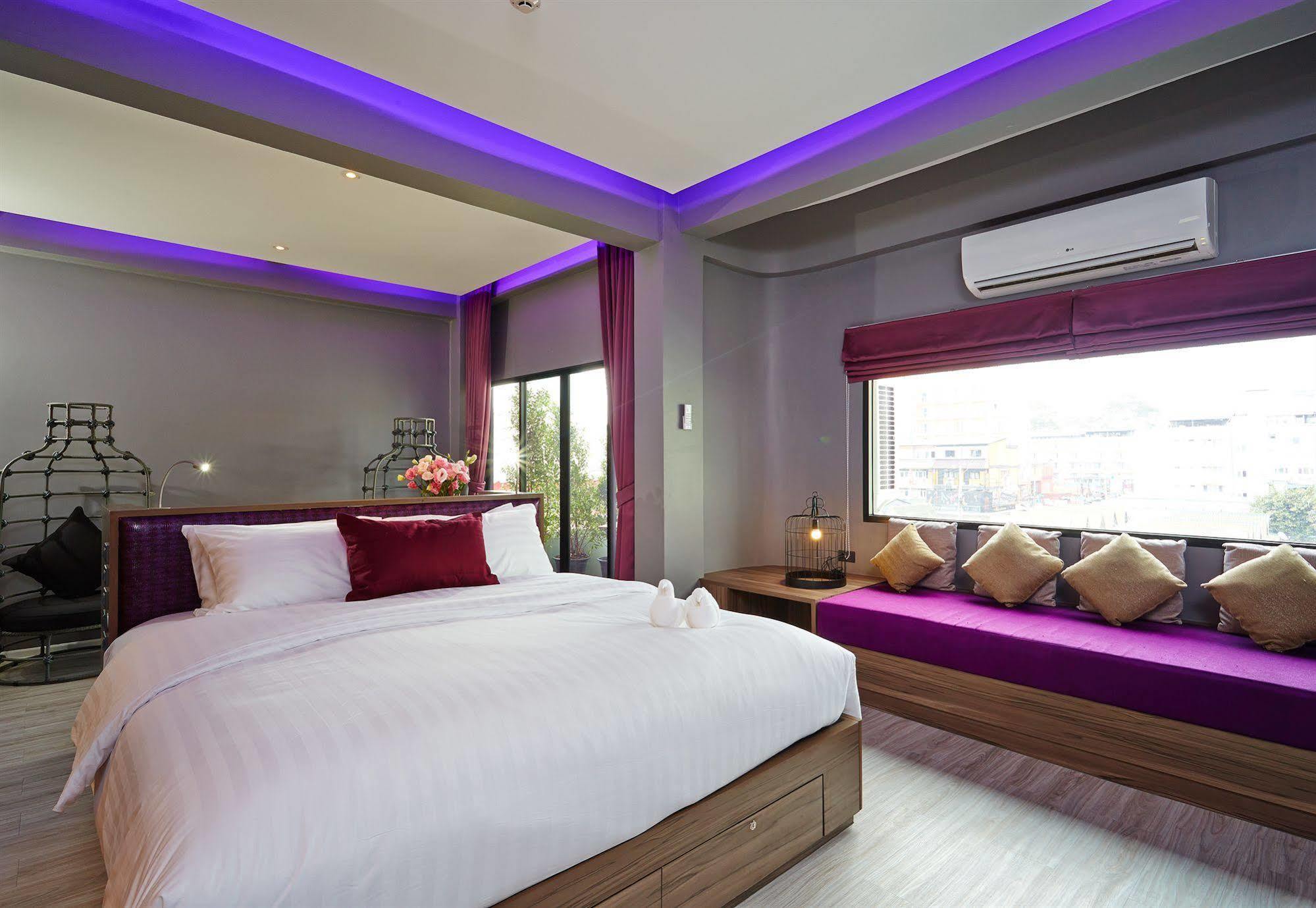 Hotel The Weekend Pattaya Esterno foto