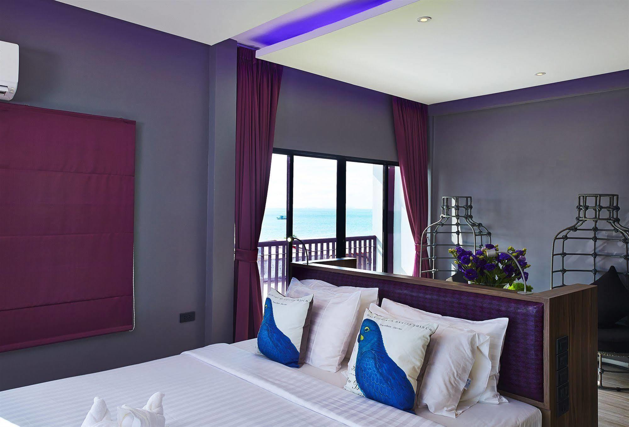 Hotel The Weekend Pattaya Esterno foto